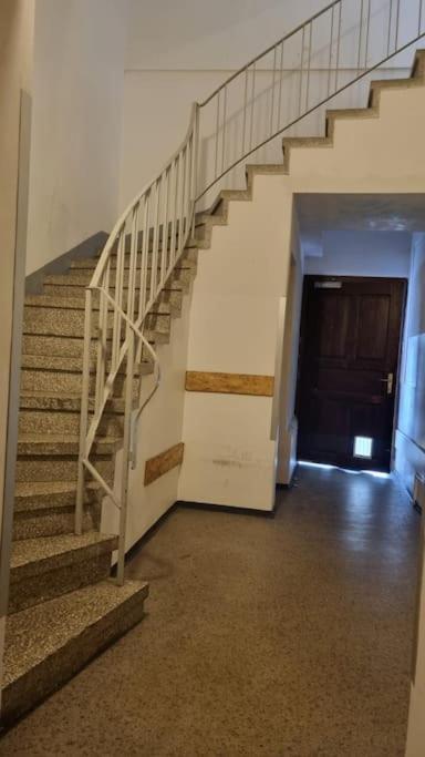 Apartment Mit 2 Betten Inklusive Gratis Parkplatz Graz Bagian luar foto