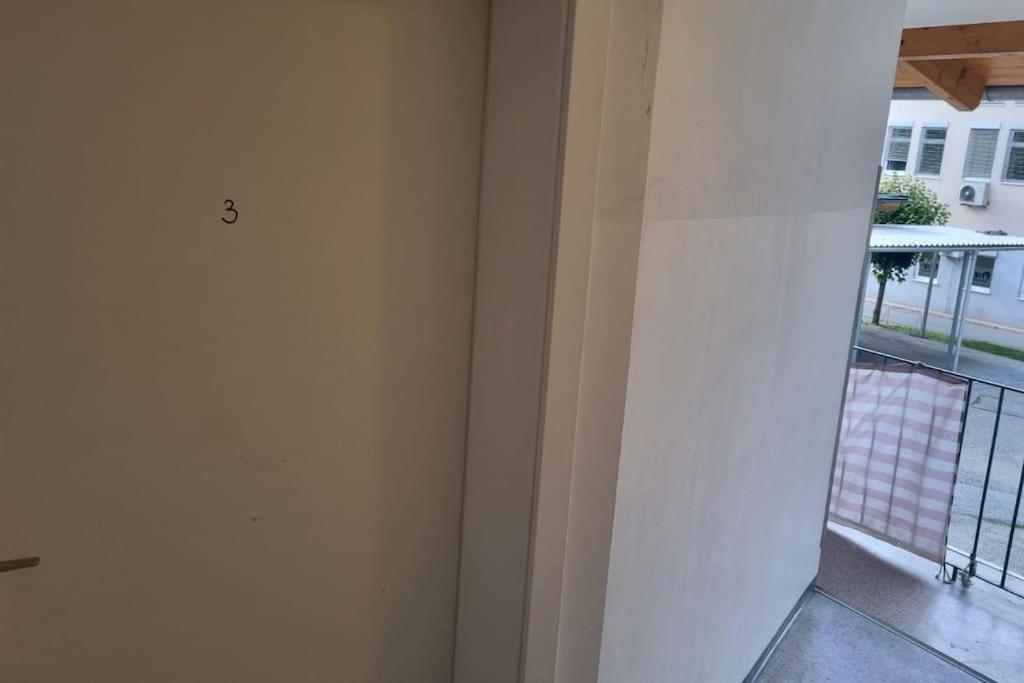 Apartment Mit 2 Betten Inklusive Gratis Parkplatz Graz Bagian luar foto
