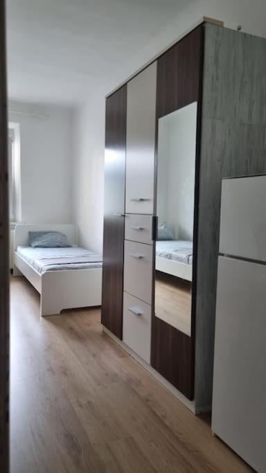 Apartment Mit 2 Betten Inklusive Gratis Parkplatz Graz Bagian luar foto